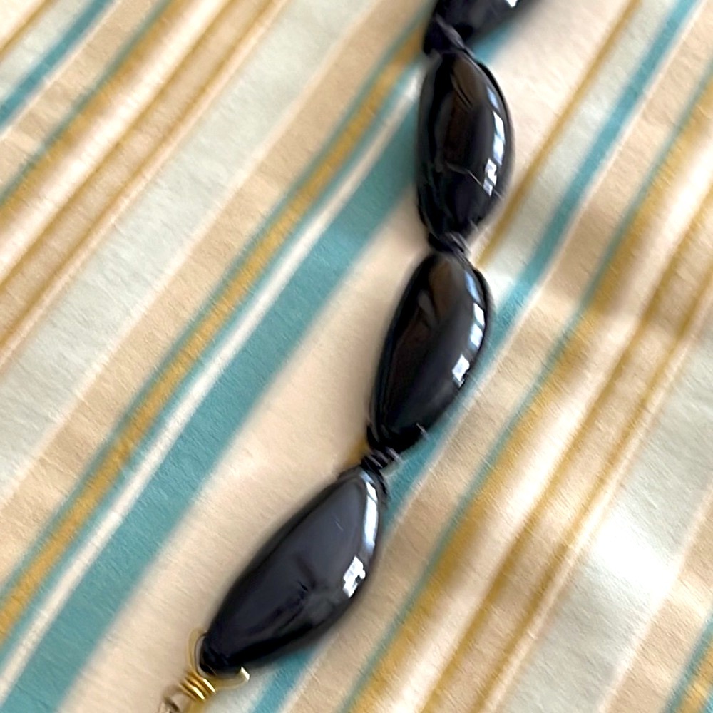 Vintage Chicos black long necklace with nuts and brass wrapped pieces of bone - Picture 4 of 12